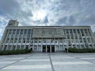 Где в Ялте можно зарядить телефон: адреса Центров содействия