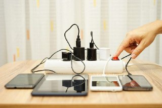 В Ялтинском округе открыты центры для зарядки телефонов