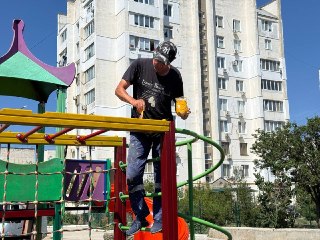 Обновление детских площадок: безопасность и красота на первом месте