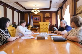 Обсуждение подготовки крымских школ к новому учебному году
